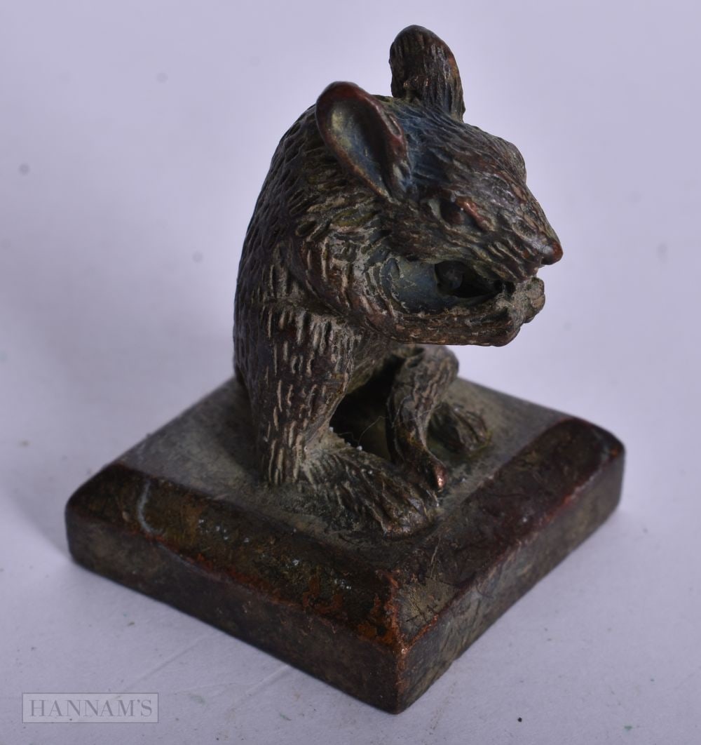 A CHINESE BRONZE SEAL. 4.25 cm x 3 cm.: A CHINESE BRONZE SEAL. 4.25 cm x 3 cm.