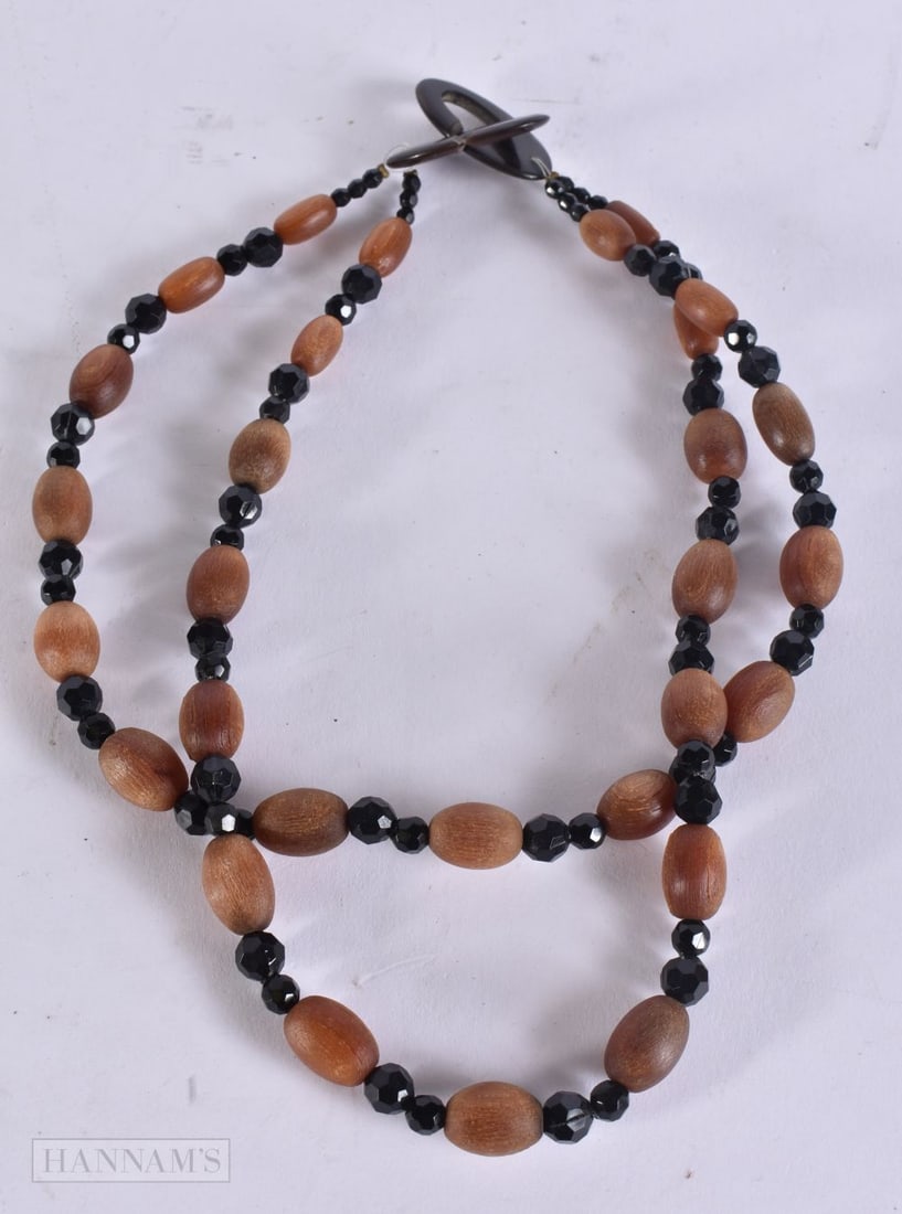 AN EARLY 20TH CENTURY CARVED HORN DOUBLE STRAND NECKLACE. 74 cm long.: AN EARLY 20TH CENTURY CARVED HORN DOUBLE STRAND NECKLACE. 74 cm long.