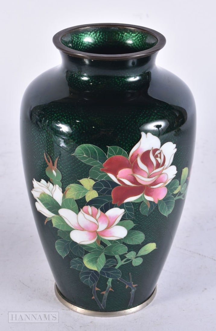 A JAPANESE TAISHO PERIOD CLOISONNE ENAMEL VASE. 18 cm high.: A JAPANESE TAISHO PERIOD CLOISONNE ENAMEL VASE. 18 cm high.