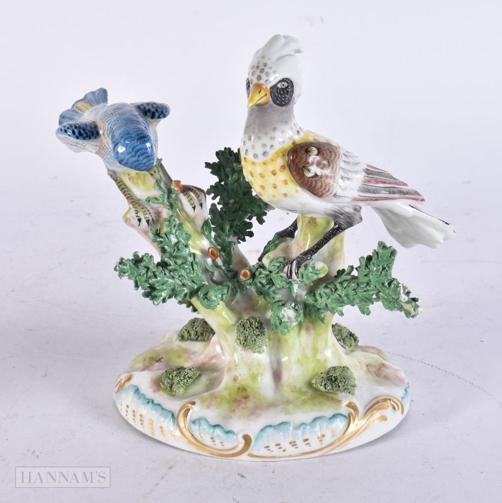 A LATE 19TH CENTURY FRENCH SAMSONS OF PARIS PORCELAIN BIRD GROUP. 18 cm x 14 cm.: A LATE 19TH CENTURY FRENCH SAMSONS OF PARIS PORCELAIN BIRD GROUP. 18 cm x 14 cm.
