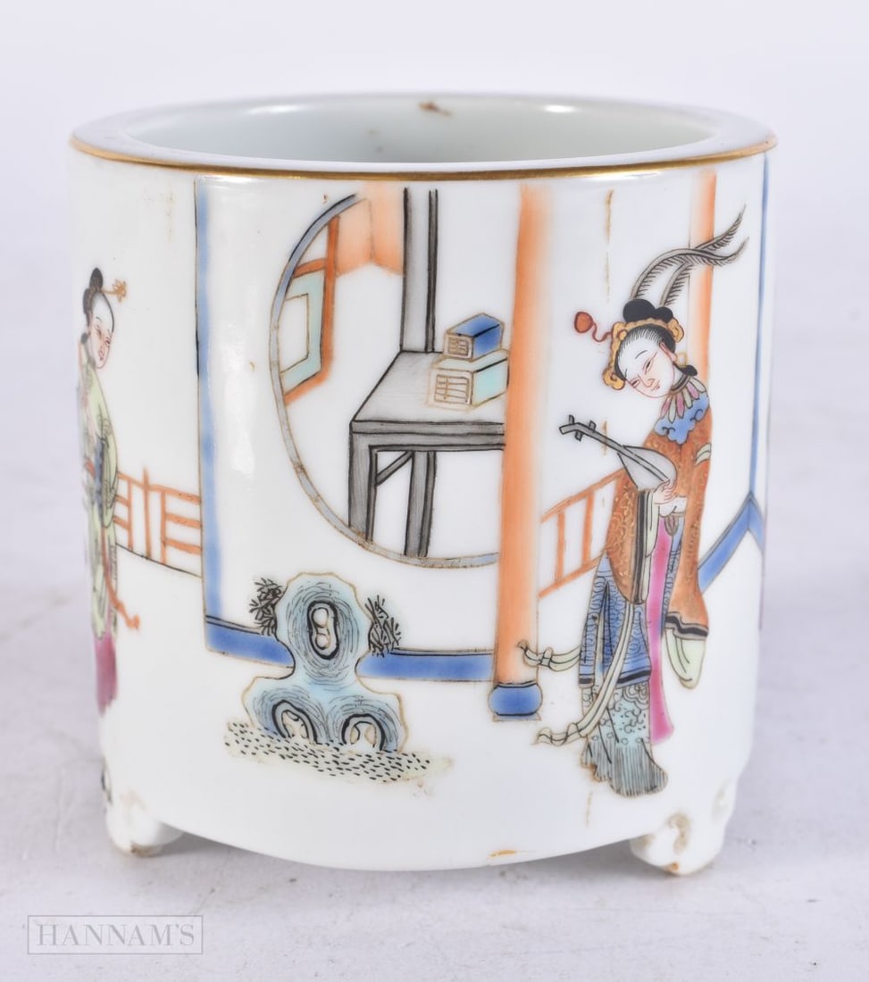 A CHINESE FAMILLE ROSE PORCELAIN CENSER possibly late Qing. 7.5 cm high.: A CHINESE FAMILLE ROSE PORCELAIN CENSER possibly late Qing. 7.5 cm high.