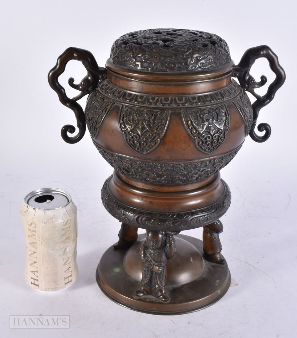 A 19TH CENTURY JAPANESE MEIJI PERIOD BRONZE CENSER AND COVER . 32 cm x 22 cm.: A 19TH CENTURY JAPANESE MEIJI PERIOD BRONZE CENSER AND COVER . 32 cm x 22 cm.