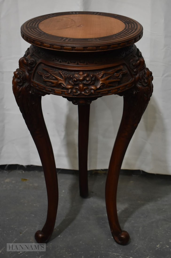 AN EARLY 20TH CENTURY JAPANESE MEIJI PERIOD WOOD STAND. 78 cm x 38 cm.: AN EARLY 20TH CENTURY JAPANESE MEIJI PERIOD WOOD STAND. 78 cm x 38 cm.