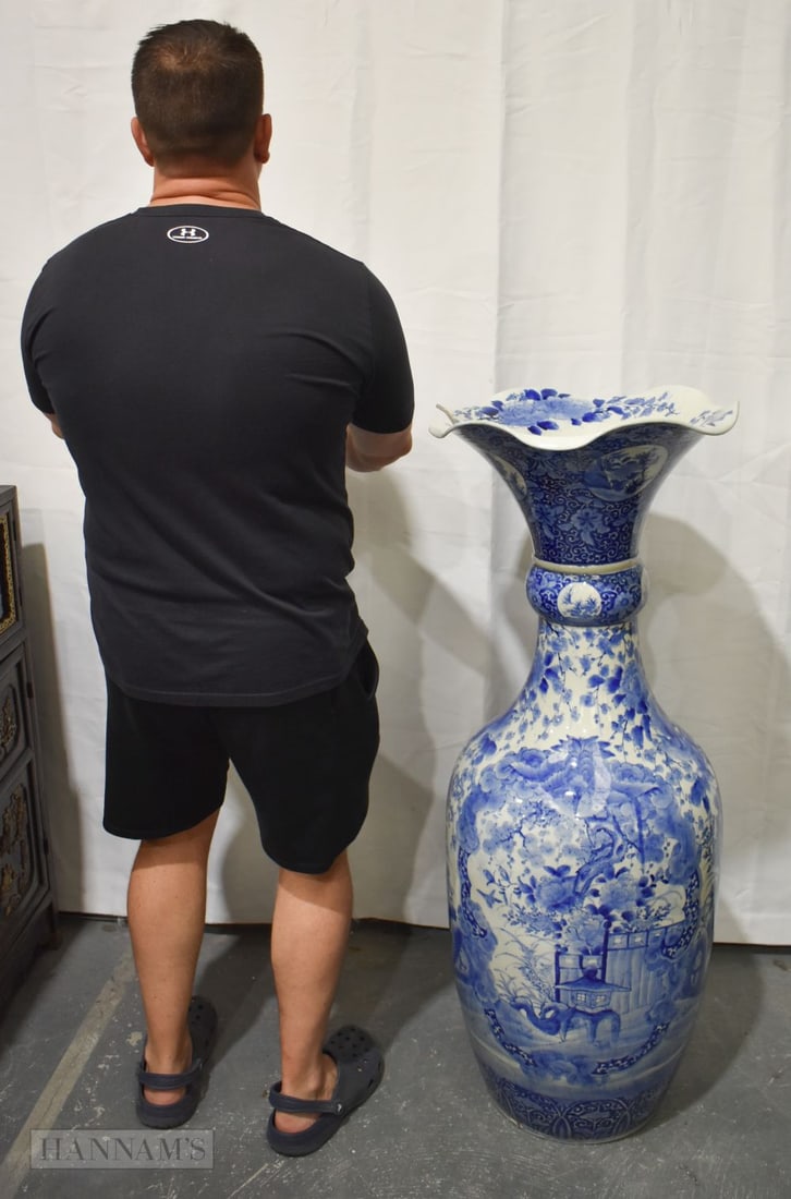 A MASSIVE 19TH CENTURY JAPANESE MEIJI PERIOD BLUE AND WHITE PORCELAIN FLOOR VASE. 124 cm x 42 cm.: A MASSIVE 19TH CENTURY JAPANESE MEIJI PERIOD BLUE AND WHITE PORCELAIN FLOOR VASE. 124 cm x 42 cm.