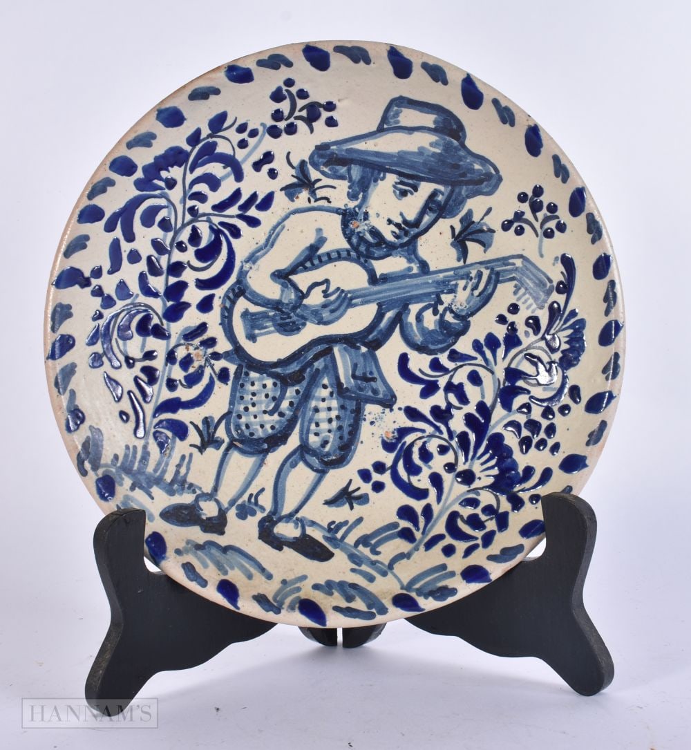 AN UNUSUAL ANTIQUE DELFT FAIENCE POTTERY ENAMELLED DISH painted with a musician. 20 cm wide. (1 of 3)