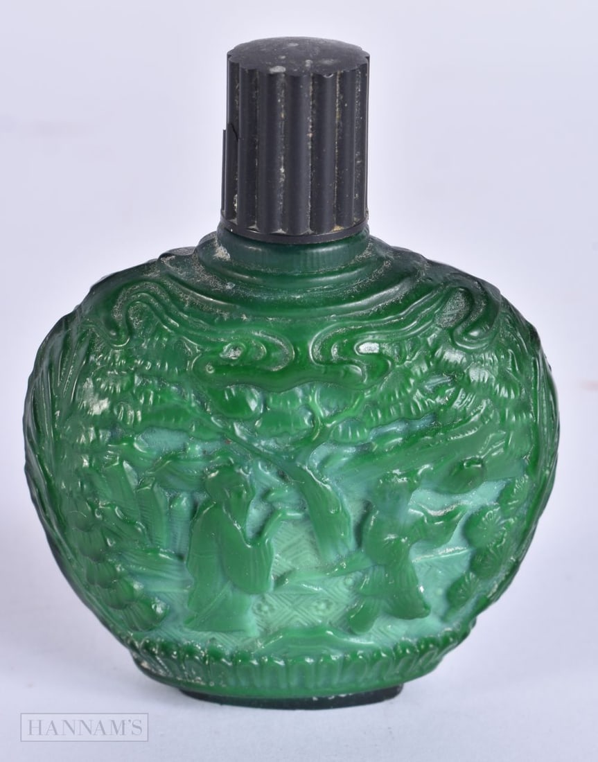 AN UNUSUAL ART DECO IMITATION MALACHITE CHINESE GLASS SCENT BOTTLE. 8 cm x 6 cm. (1 of 4)