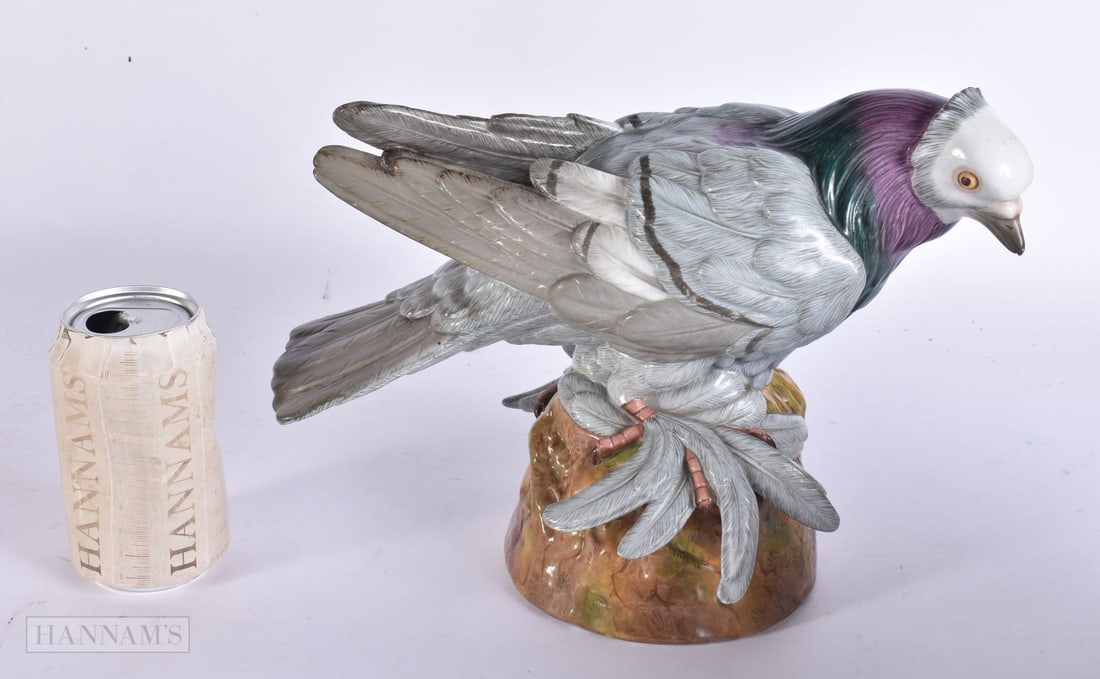 AN UNUSUAL LARGE ANTIQUE GERMAN SITZENDORF PORCELAIN PIGEON. 30 cm x 22 cm. (1 of 4)