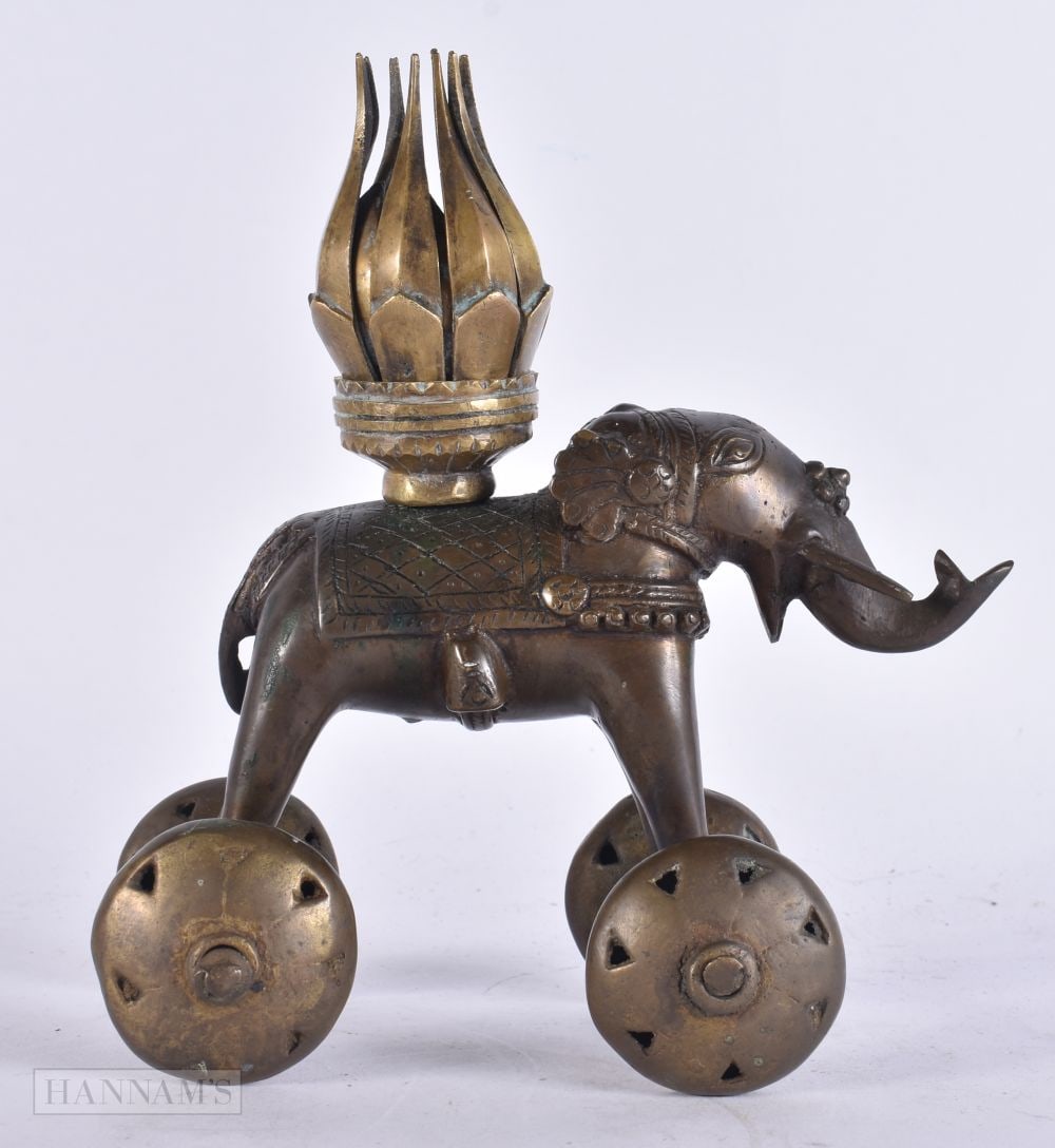 AN UNUSUAL 19TH CENTURY INDIAN BRONZE ELEPHANT INCENSE BURNER. 19 cm x 10 cm.: AN UNUSUAL 19TH CENTURY INDIAN BRONZE ELEPHANT INCENSE BURNER. 19 cm x 10 cm.