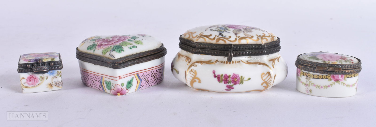 TWO ANTIQUE CONTINENTAL PORCELAIN BOXES together with two others. Largest 7.5 cm wide. (4) (1 of 4)
