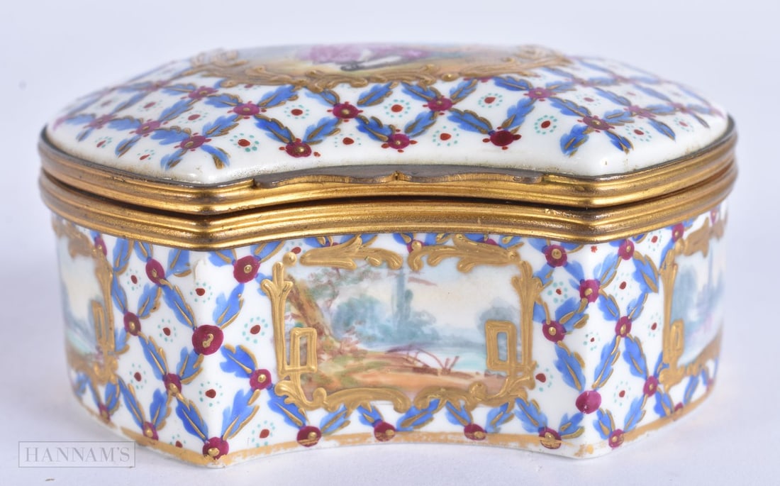 A 19TH CENTURY FRENCH PARIS PORCELAIN INGOT FORM BOX Sevres style. 8.5 cm x 5.75 cm.: A 19TH CENTURY FRENCH PARIS PORCELAIN INGOT FORM BOX Sevres style. 8.5 cm x 5.75 cm.