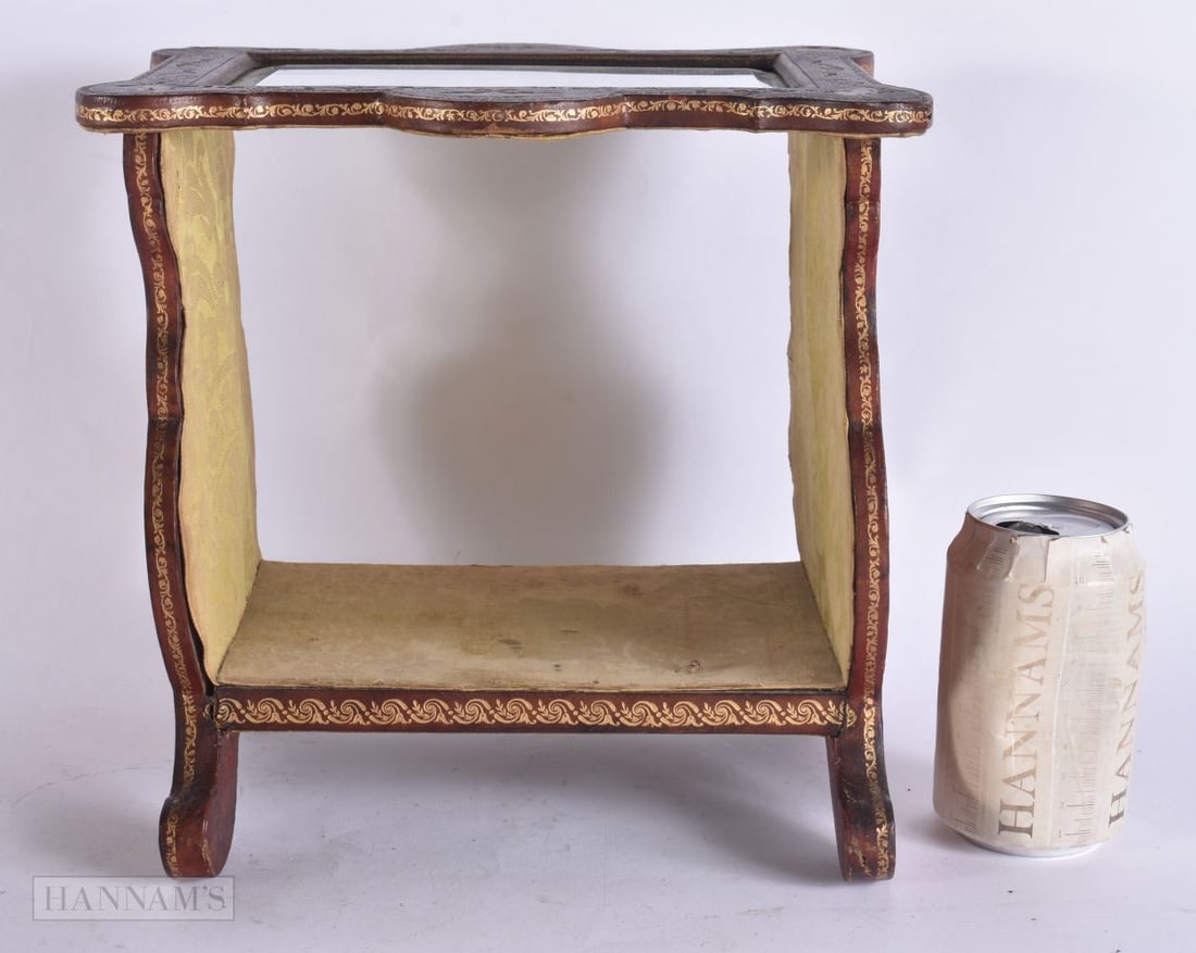 AN INTERESTING 19TH CENTURY TOOLED LEATHER GLASS TOPPED BOOK STAND owned by Phyllis de Bathe (1869-1: AN INTERESTING 19TH CENTURY TOOLED LEATHER GLASS TOPPED BOOK STAND owned by Phyllis de Bathe (1869-1948), married to 1st Baron Somerleyton. 26 cm x 26 cm x 16 cm.