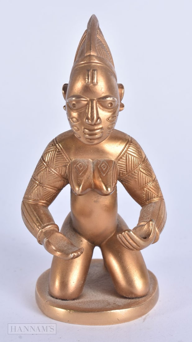 AN UNUSUAL BRONZE FIGURE OF A SEATED AFRICAN TRIBAL FIGURE. 10.5 cm high. (1 of 4)