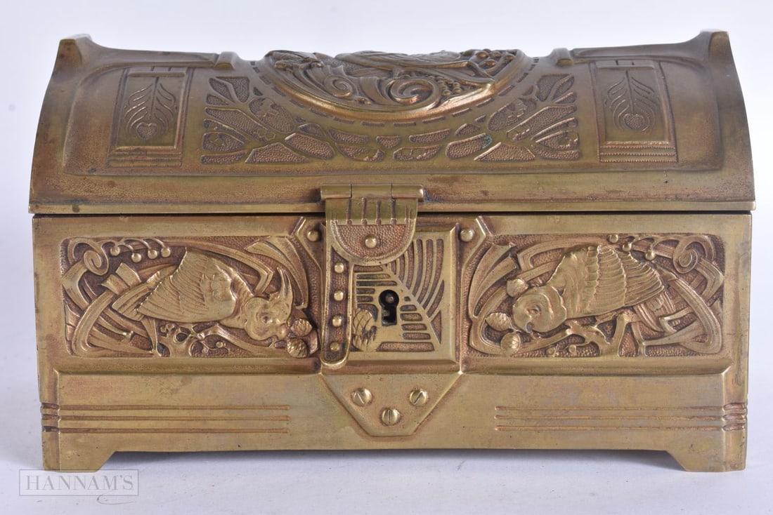 A FINE JUGENDSTIL SECESSIONIST BRONZE CASKET decorated with stylised birds and foliage. 16 cm x 9 cm: A FINE JUGENDSTIL SECESSIONIST BRONZE CASKET decorated with stylised birds and foliage. 16 cm x 9 cm.