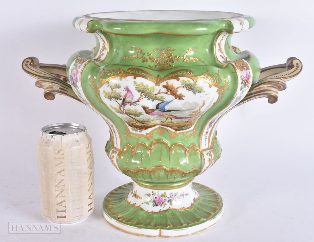 A LARGE 19TH CENTURY FRENCH TWIN HANDLED PARIS PORCELAIN VASE painted with birds and landscapes. 27 (1 of 7)