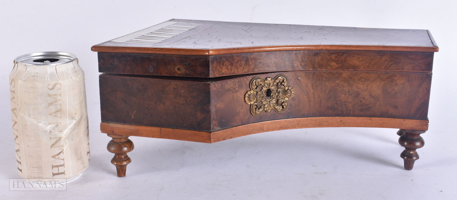 A 19TH CENTURY FRENCH PALAIS ROYALE WALNUT JEWELLERY BOX formerly housing a musical movement. 30 cm (1 of 5)