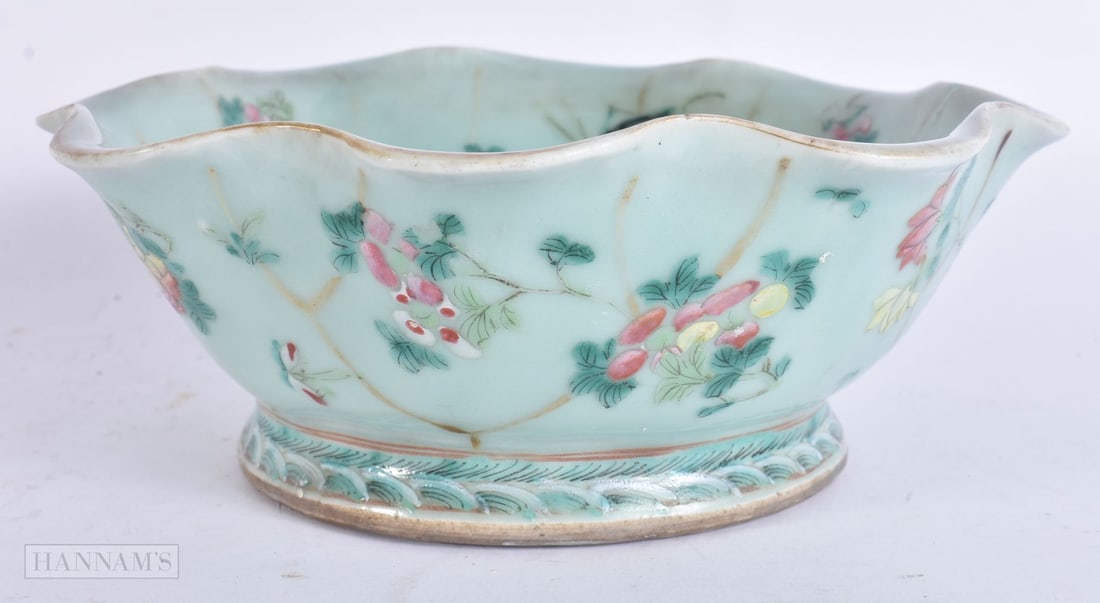 A LATE 19TH CENTURY CHINESE CELADON FAMILLE ROSE BOWL Late Qing. 22 cm wide. (1 of 4)