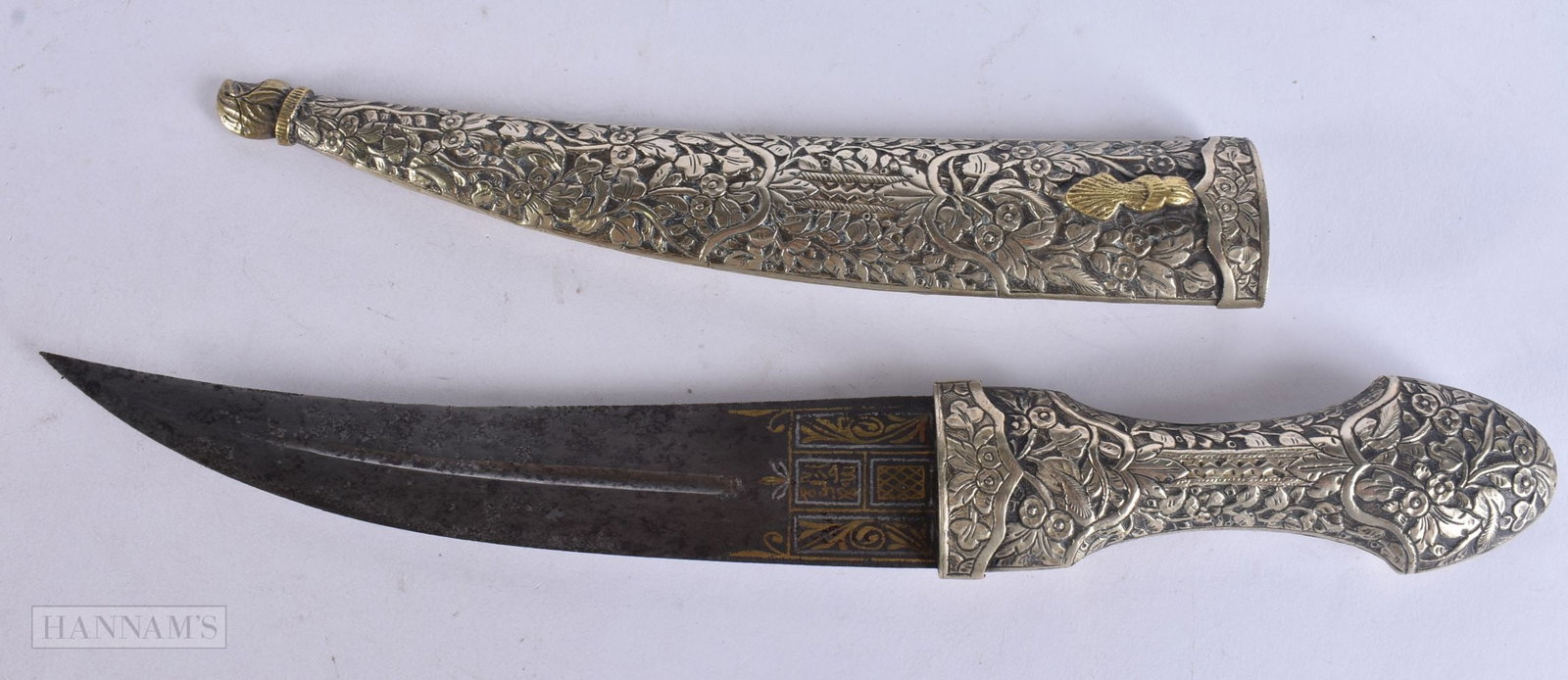 AN ISLAMIC MIDDLE EASTERN DAGGER. 26.5 cm long. (1 of 7)