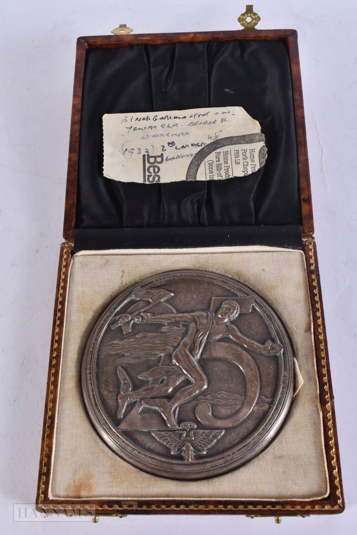 AN AUSTIN MOTOR COMPANY 'TWENTY FIVE YEARS ASSOCIATION' COMMEMORATIVE PLAQUE presented to E Garland (1 of 2)