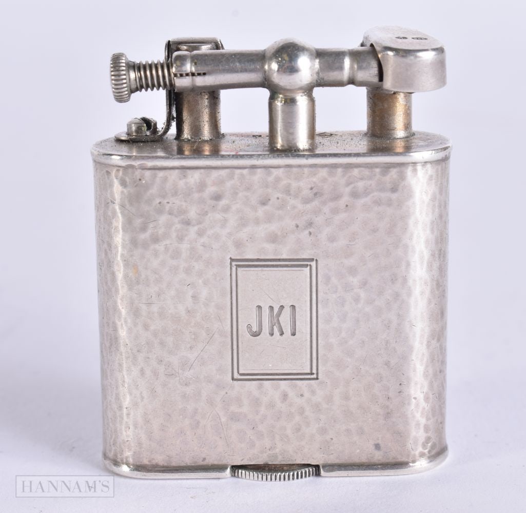 AN ART DECO SILVER DUNHILL LIGHTER. 4.5 cm high.: AN ART DECO SILVER DUNHILL LIGHTER. 4.5 cm high.