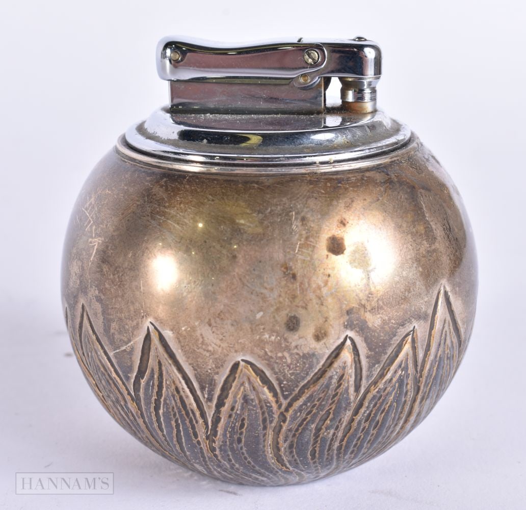 A 1960S COMYNS WITCHBALL SILVER LIGHTER. 6 cm wide. (1 of 4)