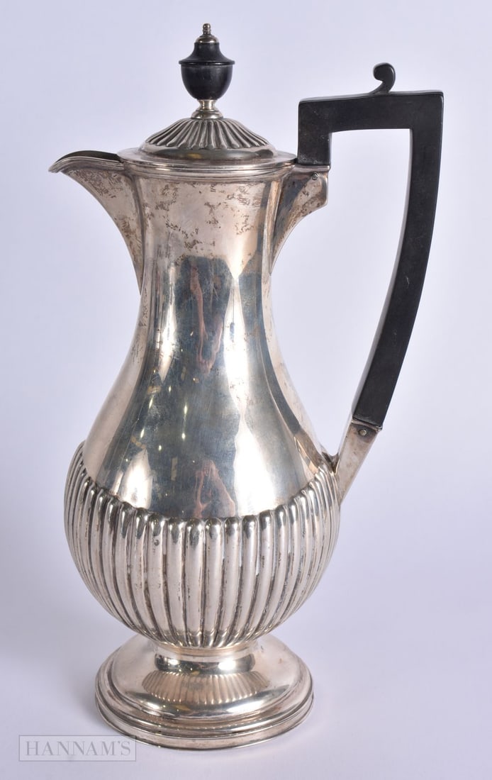 A SILVER COFFEE POT. 461 grams. 27 cm high. (1 of 5)