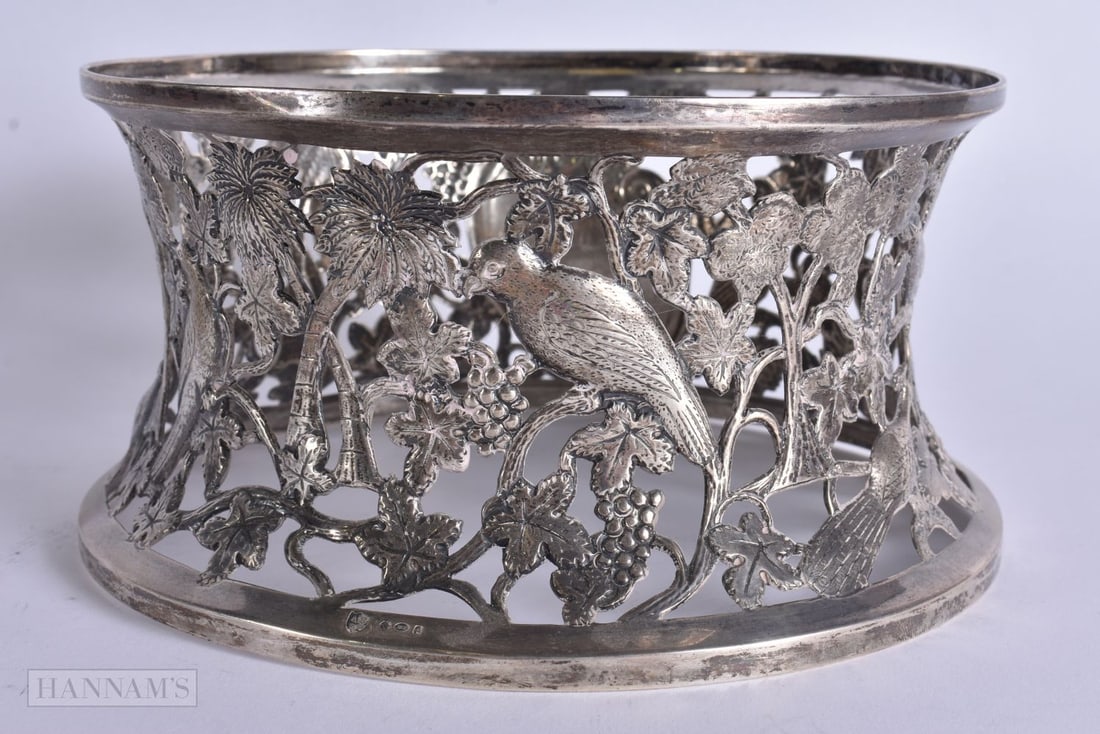 A LOVELY SILVER RETICULATED POTATO RING. 388 grams. 18 cm x 10 cm. (1 of 5)