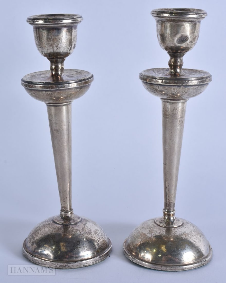 A PAIR OF SILVER CANDLESTICKS. 520 grams overall. 21 cm high. (1 of 4)