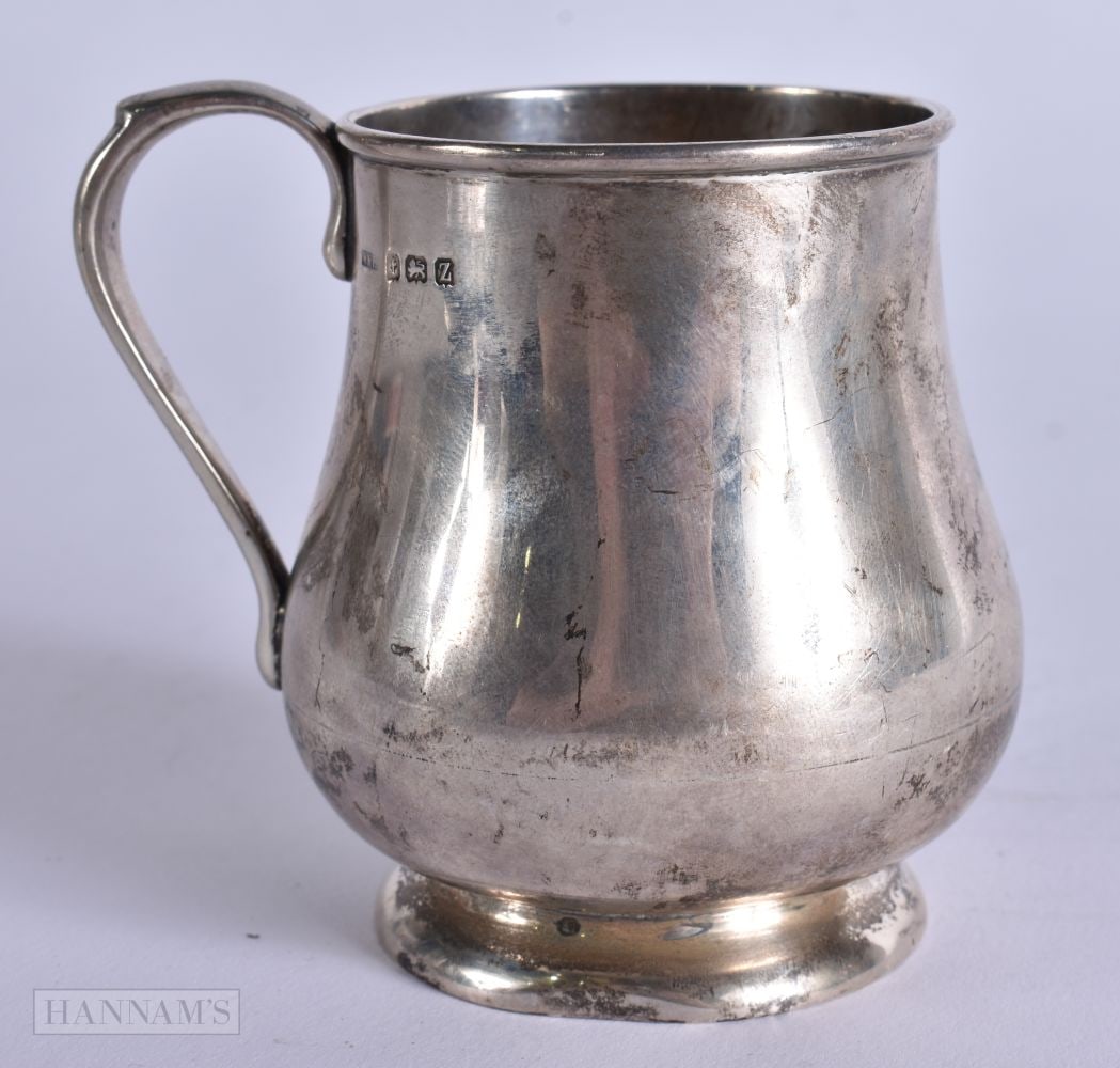 A SILVER MUG. 105 grams. 7.5 cm high. (1 of 5)