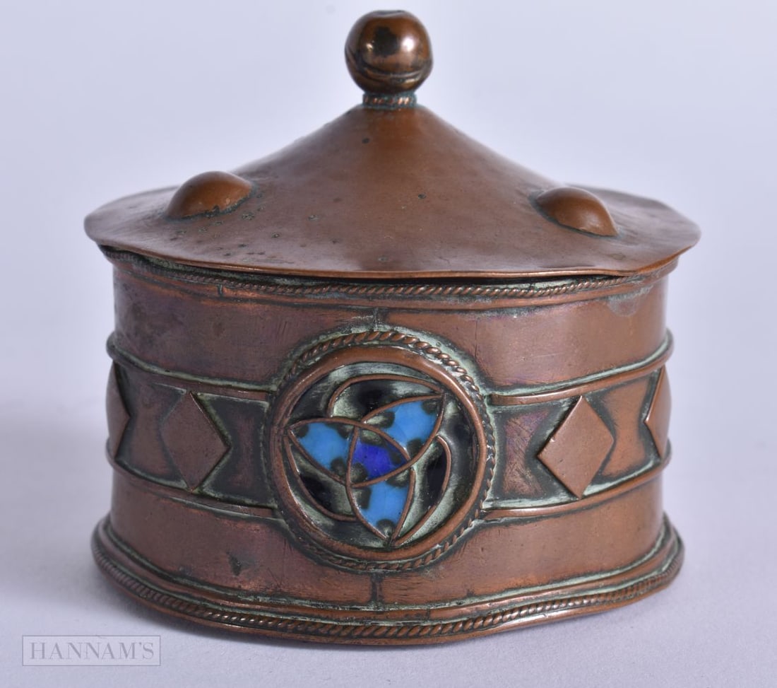 AN ART DECO ARTS AND CRAFTS DESIGN ENAMEL COPPER BOX AND COVER. 7 cm wide. (1 of 5)