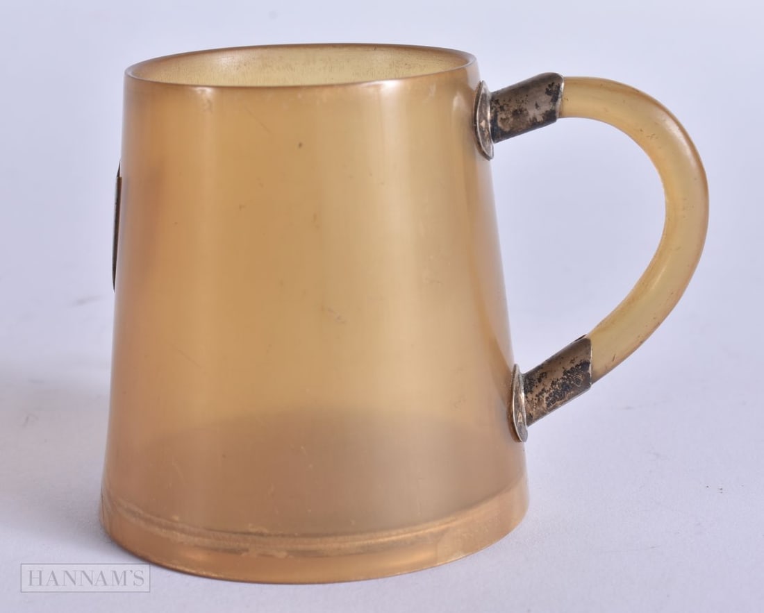 AN ANTIQUE SILVER MOUNTED HORN MUG. 6.5 cm high. (1 of 5)