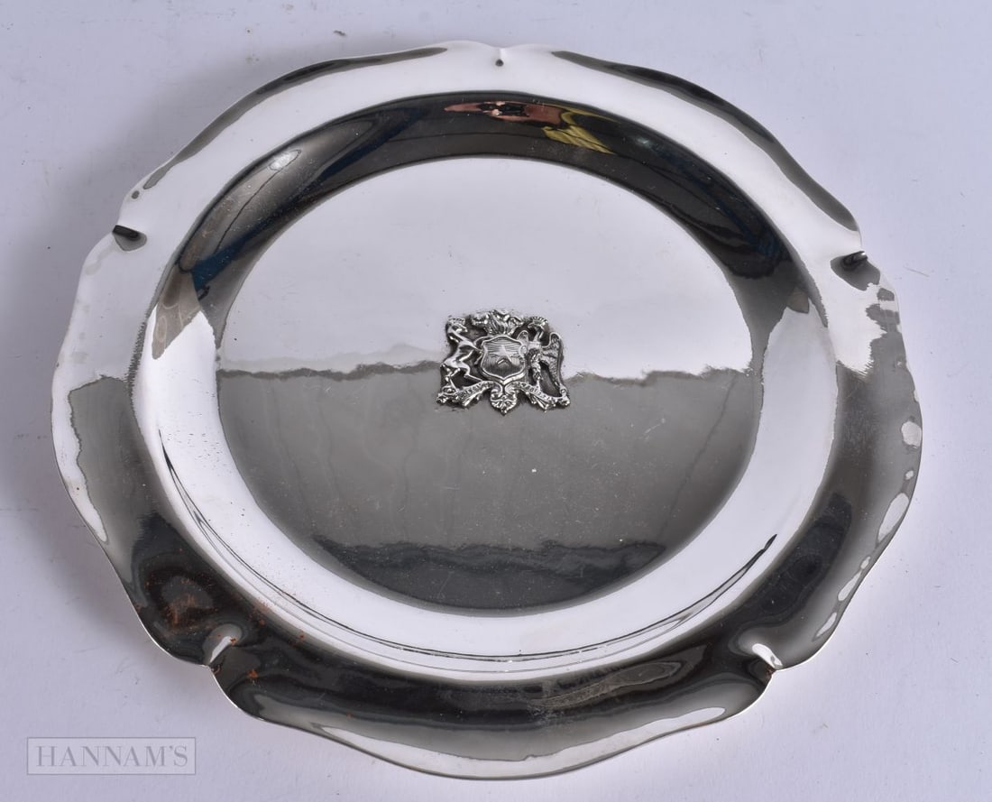 A CONTINENTAL WHITE METAL ARMORIAL DISH. 456 grams. 25.5 cm wide. (1 of 4)