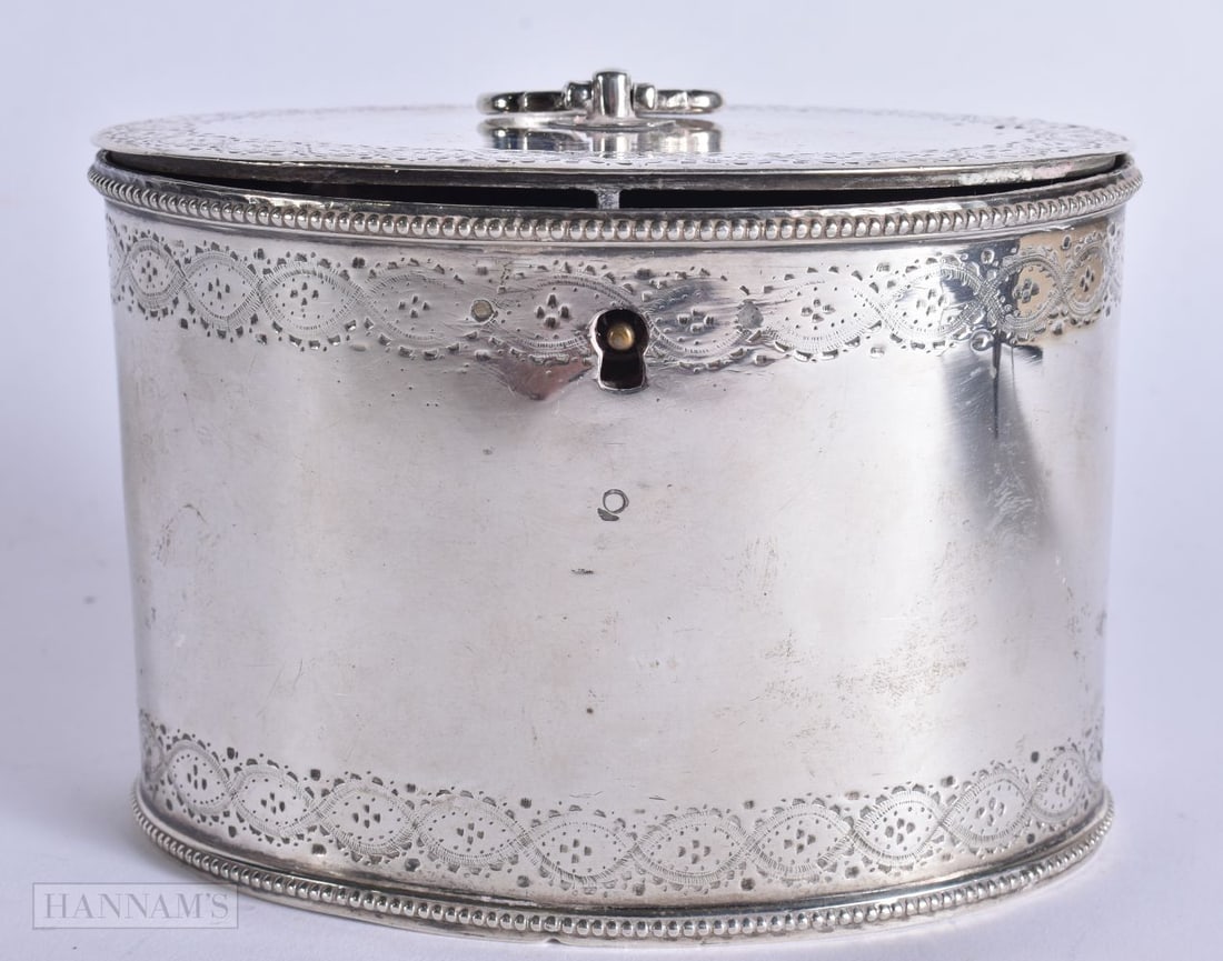 A George III SILVER TEA CADDY. 347 grams. 9 cm x 12 cm. (1 of 6)