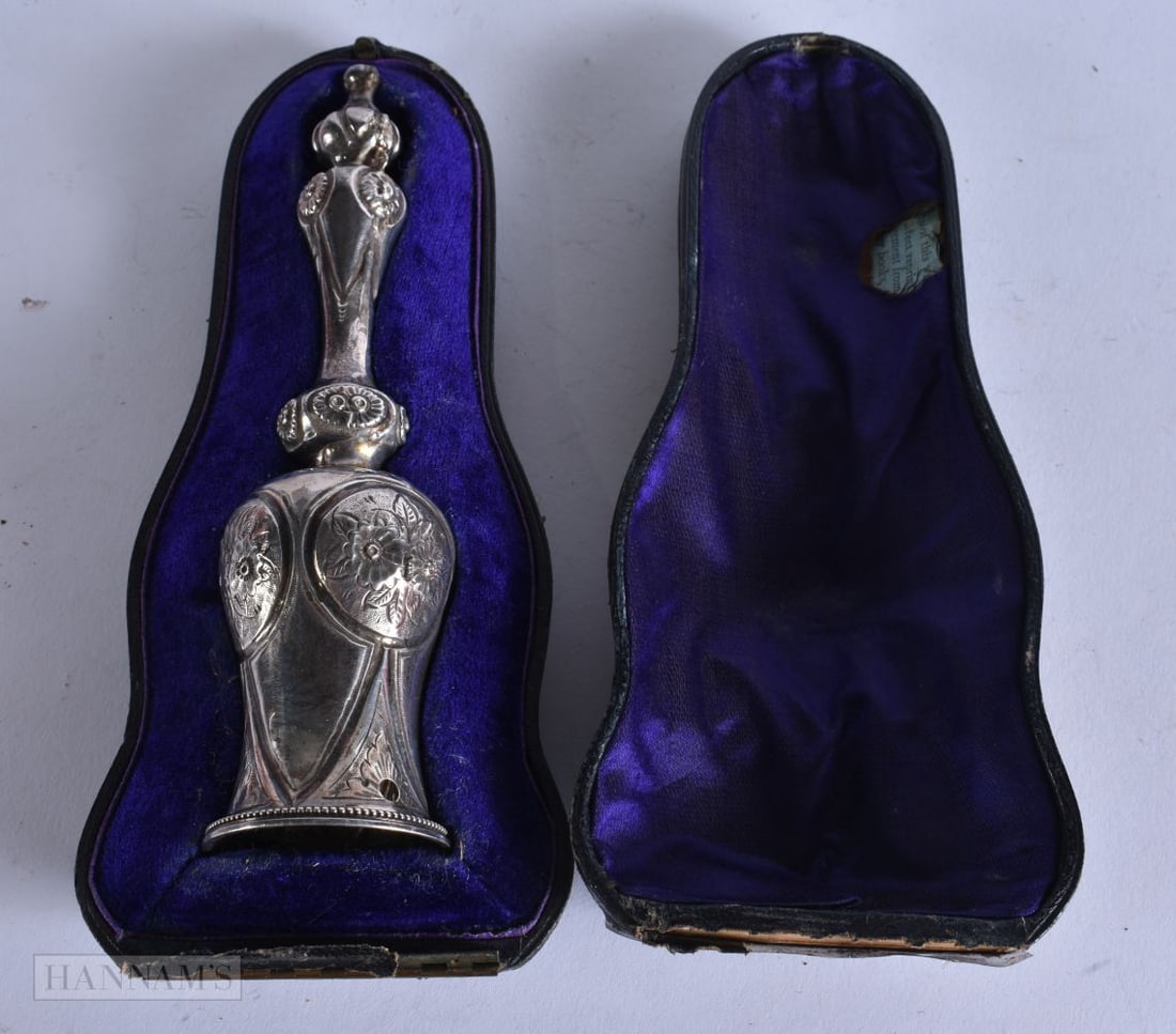 A BOXED ANTIQUE SILVER POSY HOLDER. 40 grams. 14 cm high.: A BOXED ANTIQUE SILVER POSY HOLDER. 40 grams. 14 cm high.