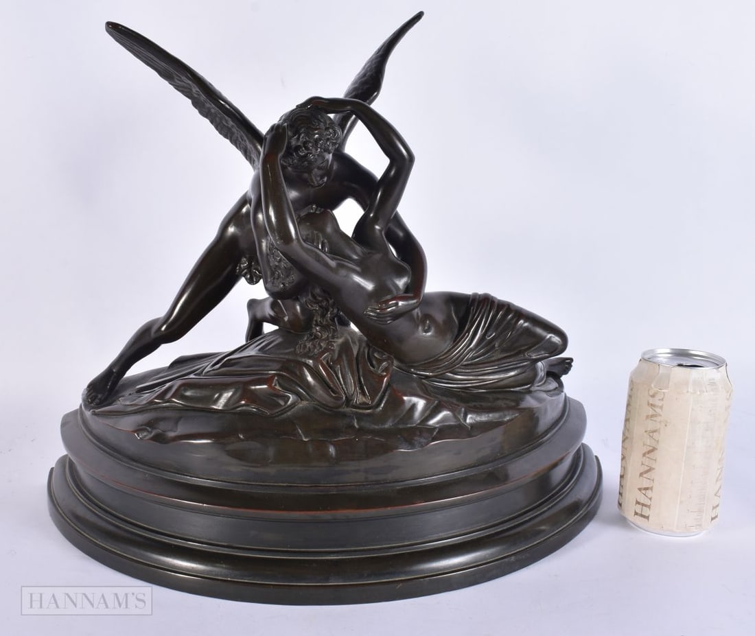 A LARGE ANTIQUE BRONZE FIGURE OF CUPID & PSYCHE After Canova. 34 cm x 34 cm.: A LARGE ANTIQUE BRONZE FIGURE OF CUPID & PSYCHE After Canova. 34 cm x 34 cm.
