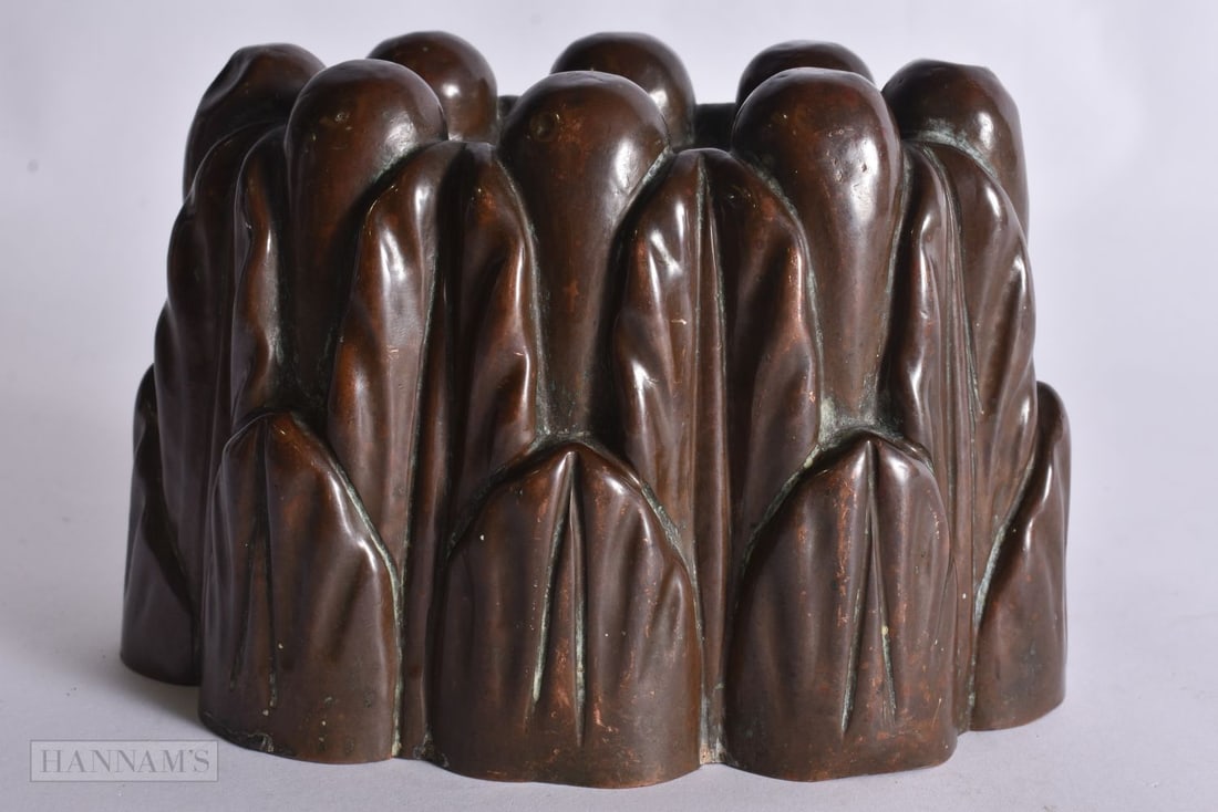 AN ANTIQUE COPPER JELLY MOULD. 16 cm x 10 cm.: AN ANTIQUE COPPER JELLY MOULD. 16 cm x 10 cm.
