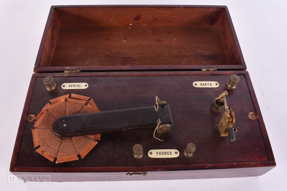 AN ART DECO CRYSTAL RADIO RECEIVER SET. 26 cm x 12 cm. (1 of 6)