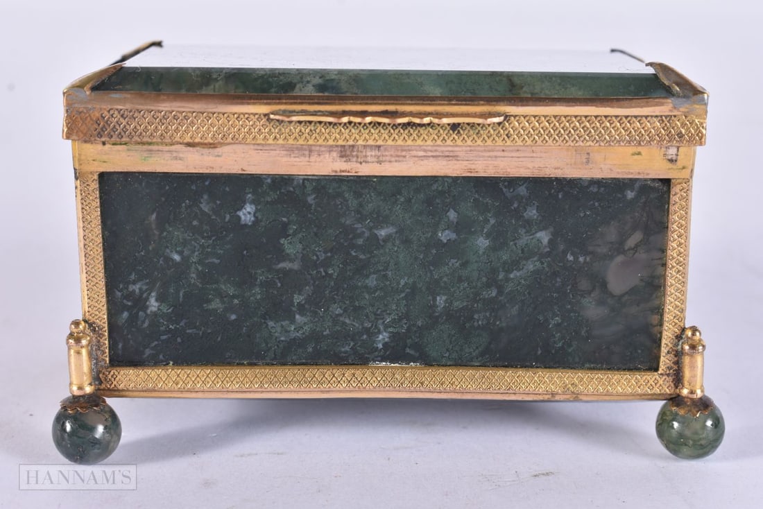 A FINE 19TH CENTURY MOSS AGATE RECTANGULAR BOX with gilt metal mounts. 7.75 cm x 5 cm.: A FINE 19TH CENTURY MOSS AGATE RECTANGULAR BOX with gilt metal mounts. 7.75 cm x 5 cm.