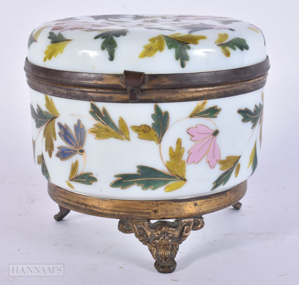 A LATE VICTORIAN OPALINE ENAMELLED GLASS BOX. 12 cm x 10 cm.: A LATE VICTORIAN OPALINE ENAMELLED GLASS BOX. 12 cm x 10 cm.