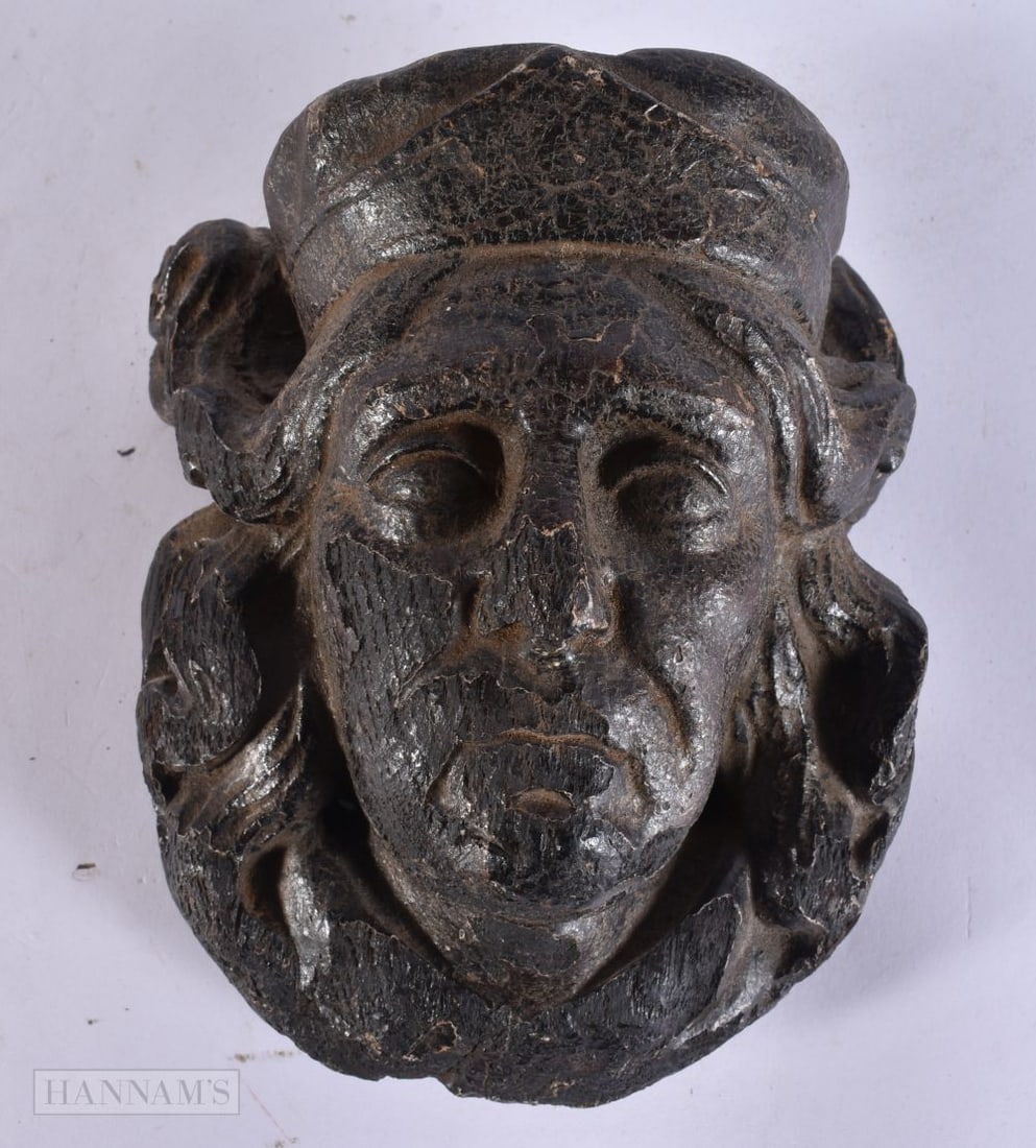 A 16TH/17TH CENTURY ENGLISH CARVED WOOD MEDIEVAL PORTRAIT PLAQUE. 16 cm x 11 cm.: A 16TH/17TH CENTURY ENGLISH CARVED WOOD MEDIEVAL PORTRAIT PLAQUE. 16 cm x 11 cm.