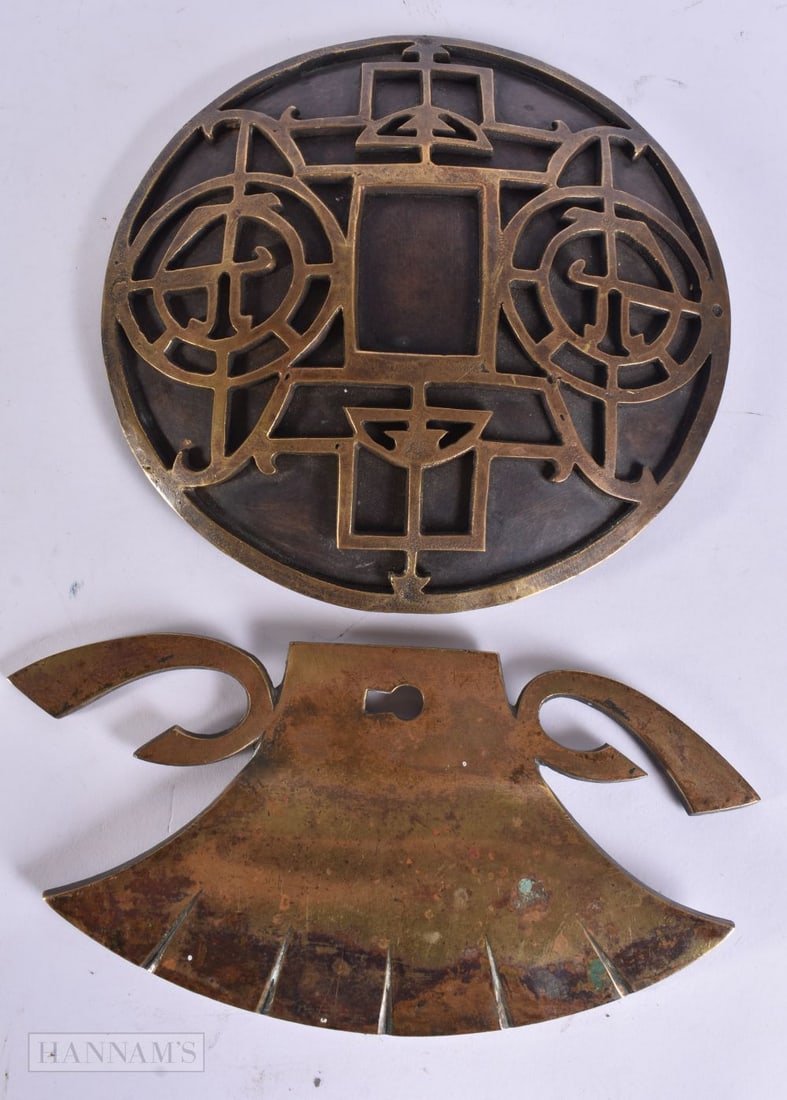 AN ART DECO BRONZE STYLISED ROUNDEL together with a similar bronze door plaque. Largest 16.5 cm wide (1 of 4)