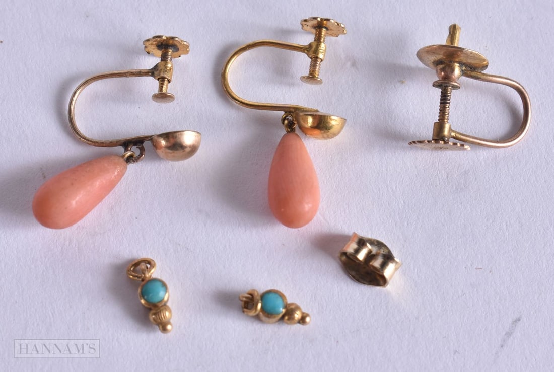 TWO PAIRS OF 9CT GOLD EARRINGS. 2.6 grams. (4): TWO PAIRS OF 9CT GOLD EARRINGS. 2.6 grams. (4)