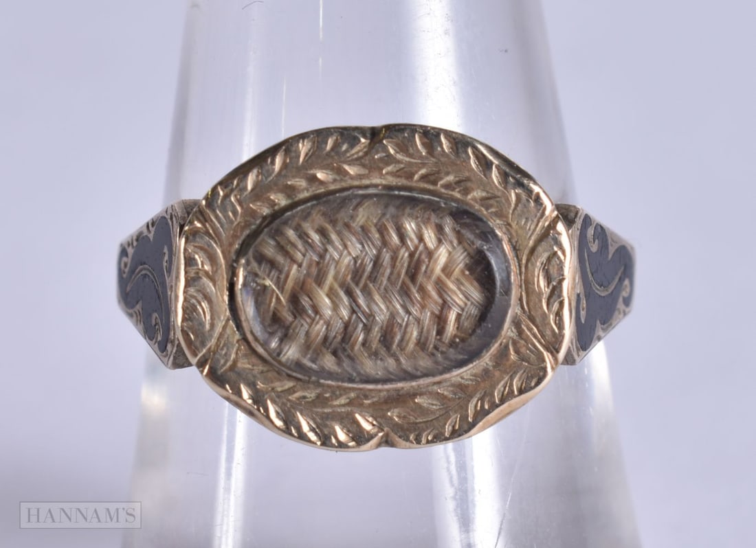 A George III YELLOW METAL MOURNING RING. 2.4 grams. O. (1 of 4)