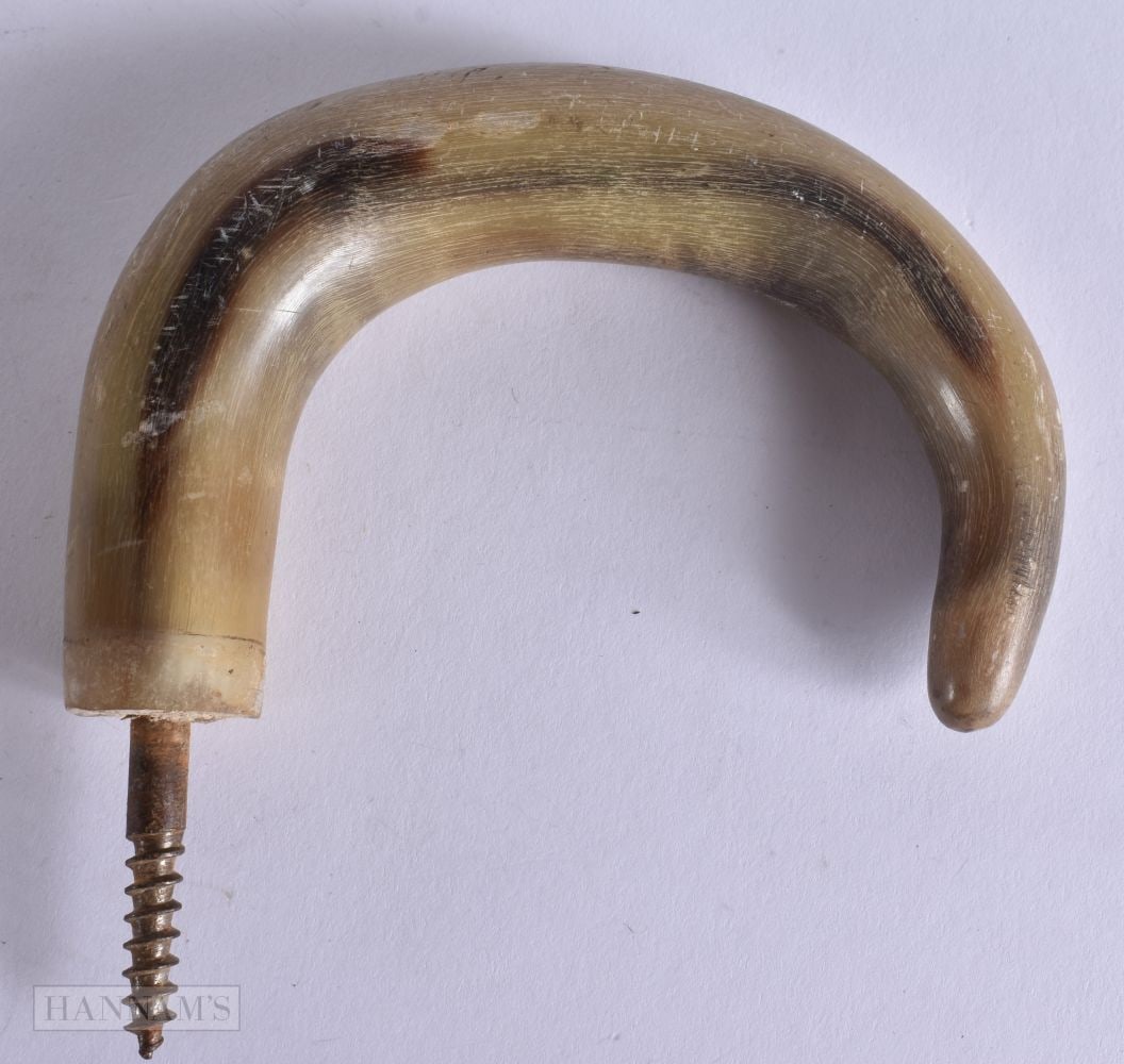 AN ANTIQUE CARVED HORN HANDLE. 81.4 grams. 11 cm x 10.5 cm. (1 of 3)