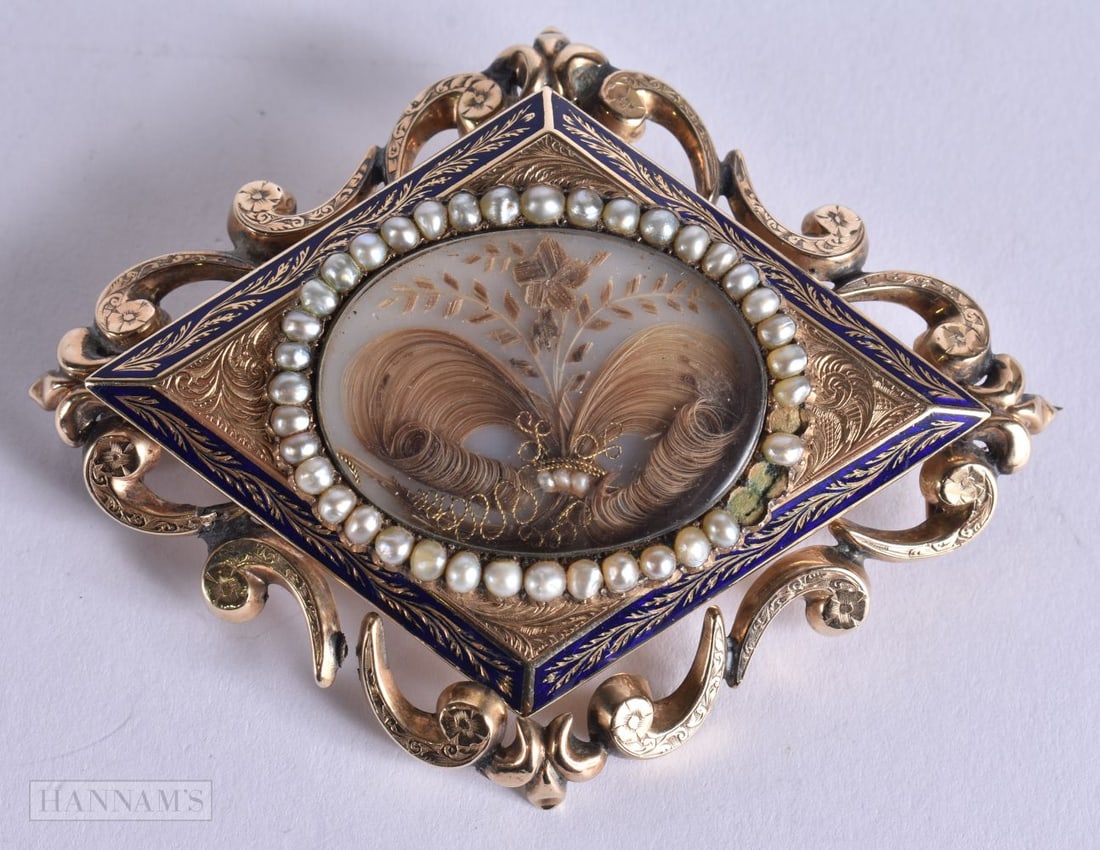A FINE ANTIQUE YELLOW METAL ENAMEL AND PEARL MOURNING BROOCH. 39.5 grams. 6.75 cm x 8.75 cm.: A FINE ANTIQUE YELLOW METAL ENAMEL AND PEARL MOURNING BROOCH. 39.5 grams. 6.75 cm x 8.75 cm.
