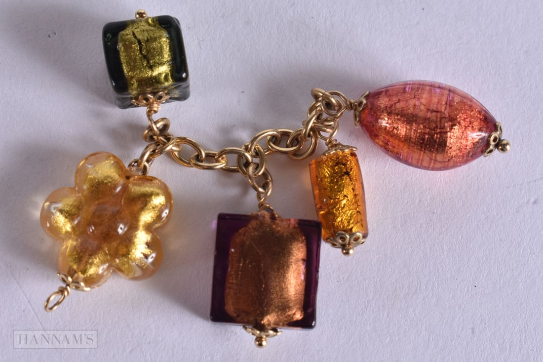 A YELLOW METAL CHARM CHAIN. 9.2 grams. 7.5 cm wide.: A YELLOW METAL CHARM CHAIN. 9.2 grams. 7.5 cm wide.