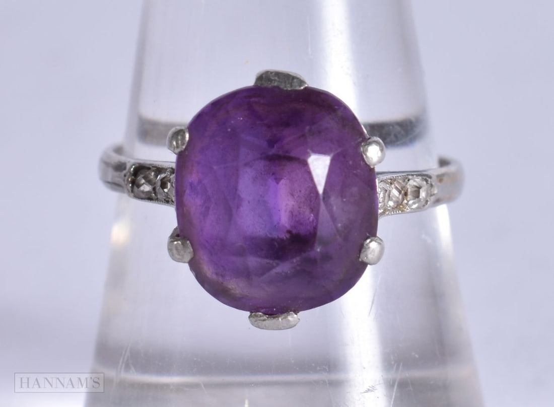 A WHITE METAL RING. Q. 4.2 grams. (1 of 3)