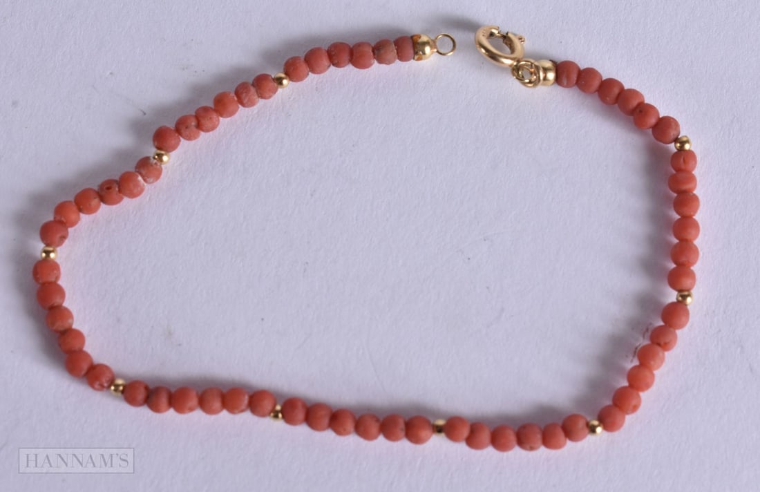AN 18CT GOLD AND CORAL BRACELET. 2.5 grams. 18.5 cm long. (1 of 4)