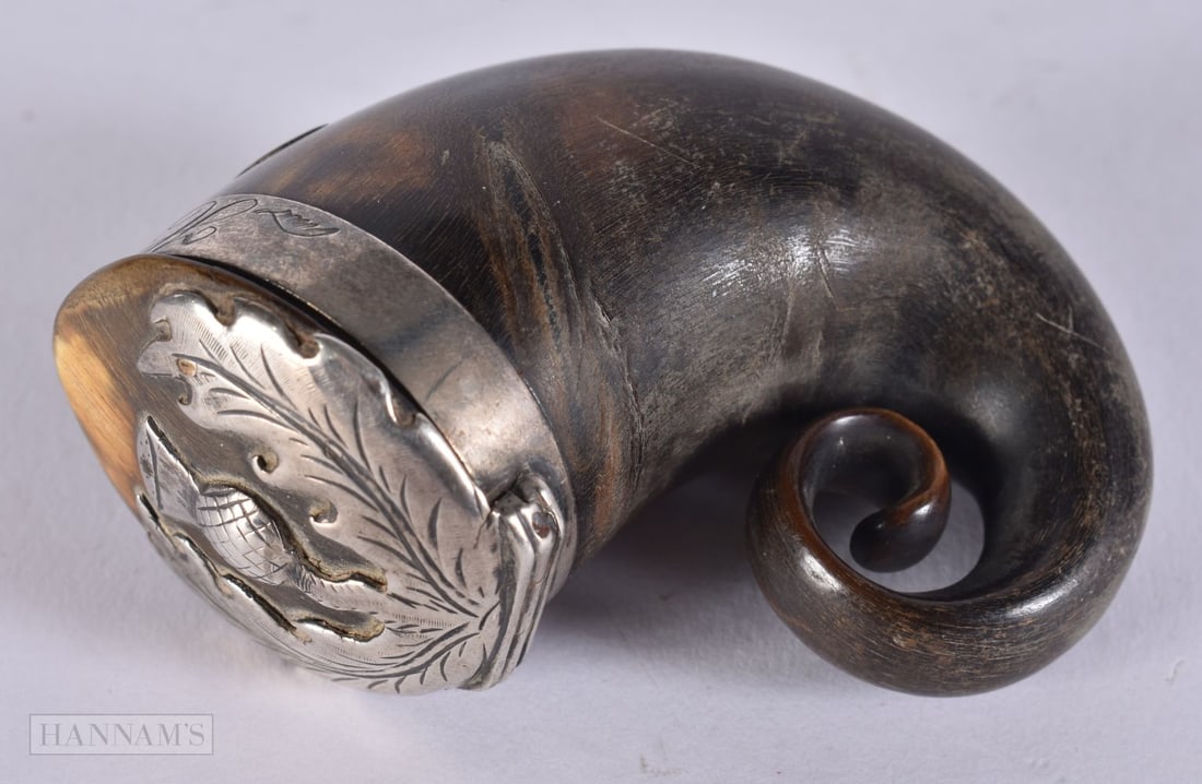 AN ANTIQUE SCOTTISH WHITE METAL HORN SNUFF MULL. 60.8 grams. 8.25 cm x 5 cm.: AN ANTIQUE SCOTTISH WHITE METAL HORN SNUFF MULL. 60.8 grams. 8.25 cm x 5 cm.