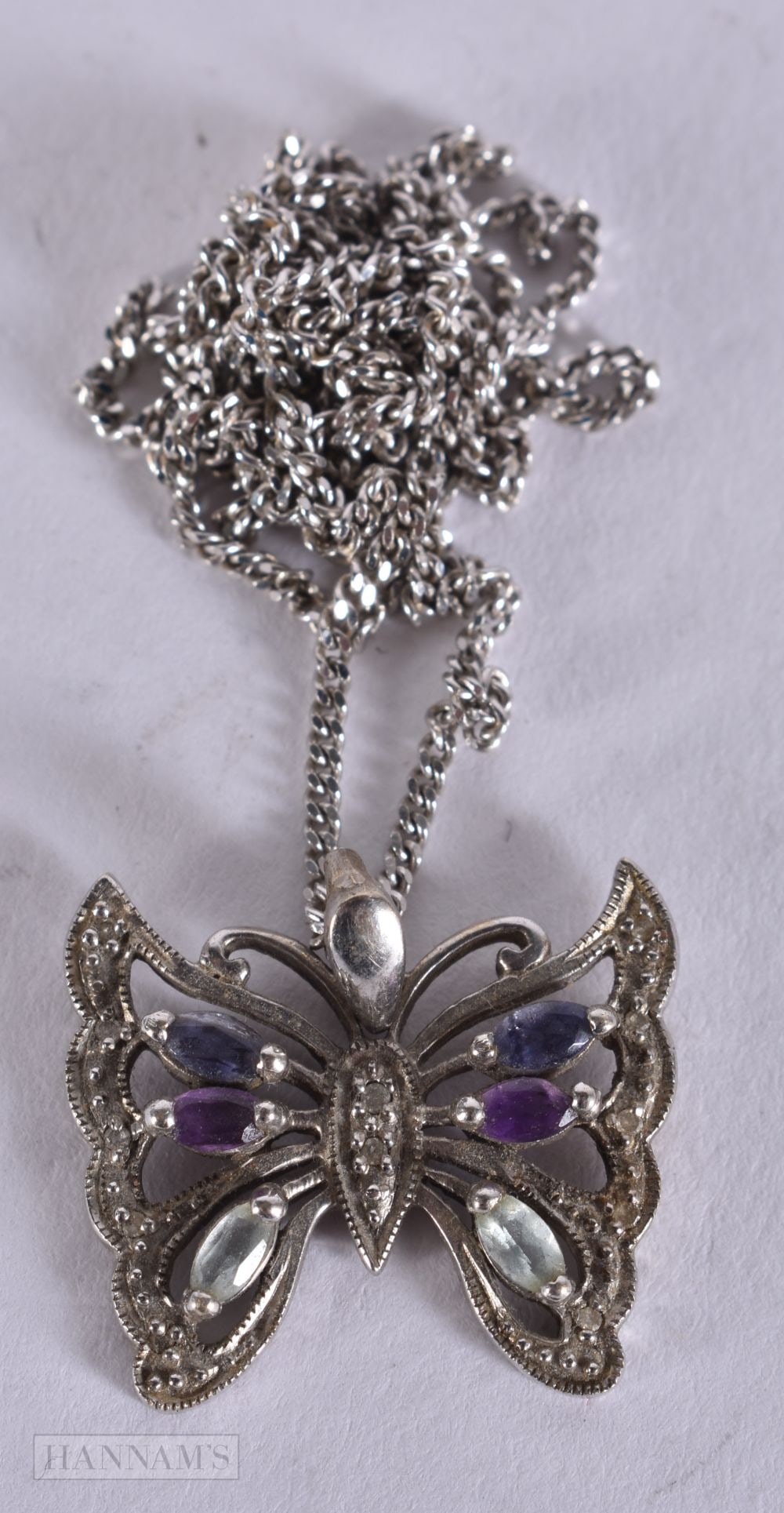 A 9CT GOLD WHITE GOLD BUTTERFLY NECKLACE. 5 grams. 47 cm long.: A 9CT GOLD WHITE GOLD BUTTERFLY NECKLACE. 5 grams. 47 cm long.