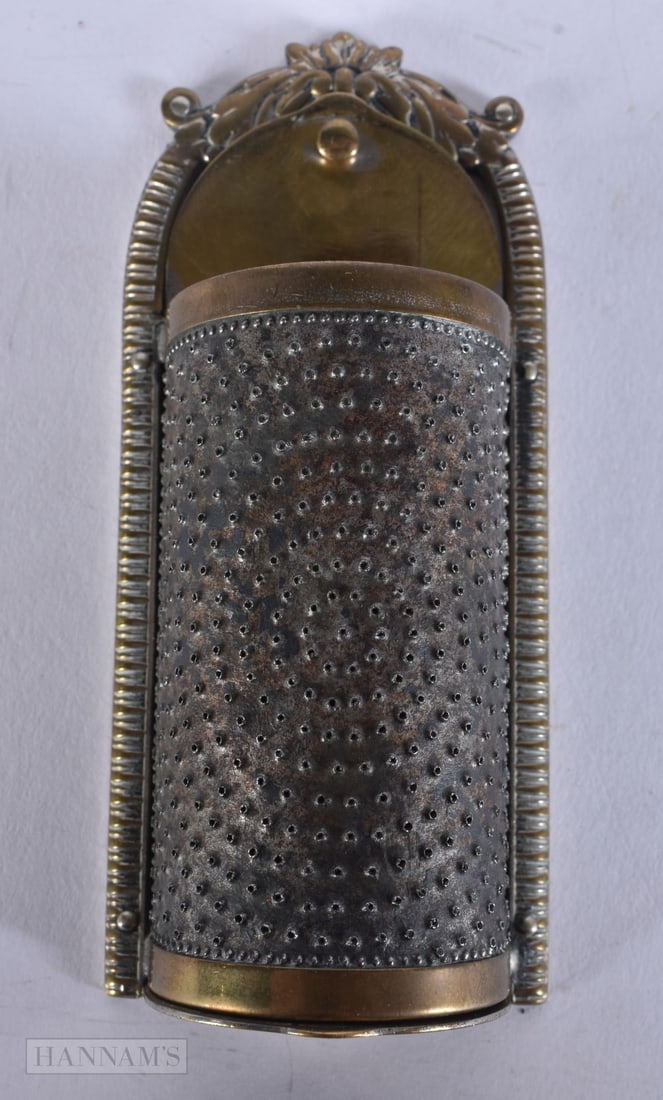 A George III NUTMEG GRATER. 10.5 cm x 4.5 cm. (1 of 3)